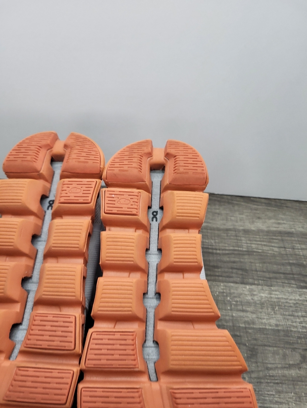 On Cloud 5 Athletic Comfort Running Womens Shoes Sz 9.5 Light Grey Coral - Picture 9 of 10